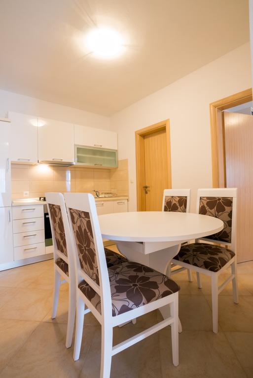 Rujno Apartments Starigrad Paklenica Quarto foto