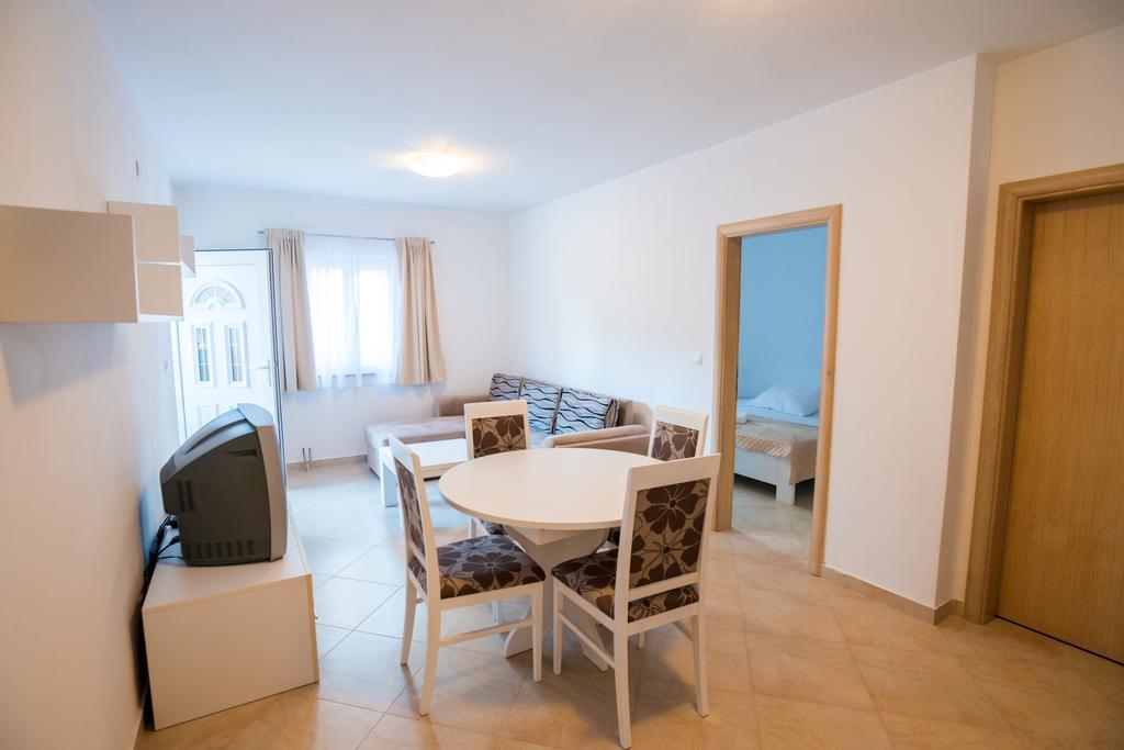 Rujno Apartments Starigrad Paklenica Quarto foto